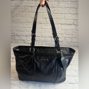 Coach Gallery East West Tote Bag in Black Leather.